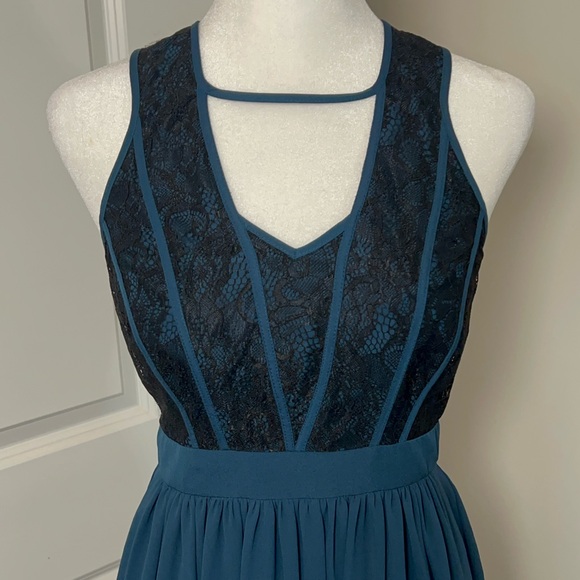 BCBG Generation, Women’s, Sleeveless, Lace, Chiffon, Full Length, Maxi, Dress. - Picture 3 of 12